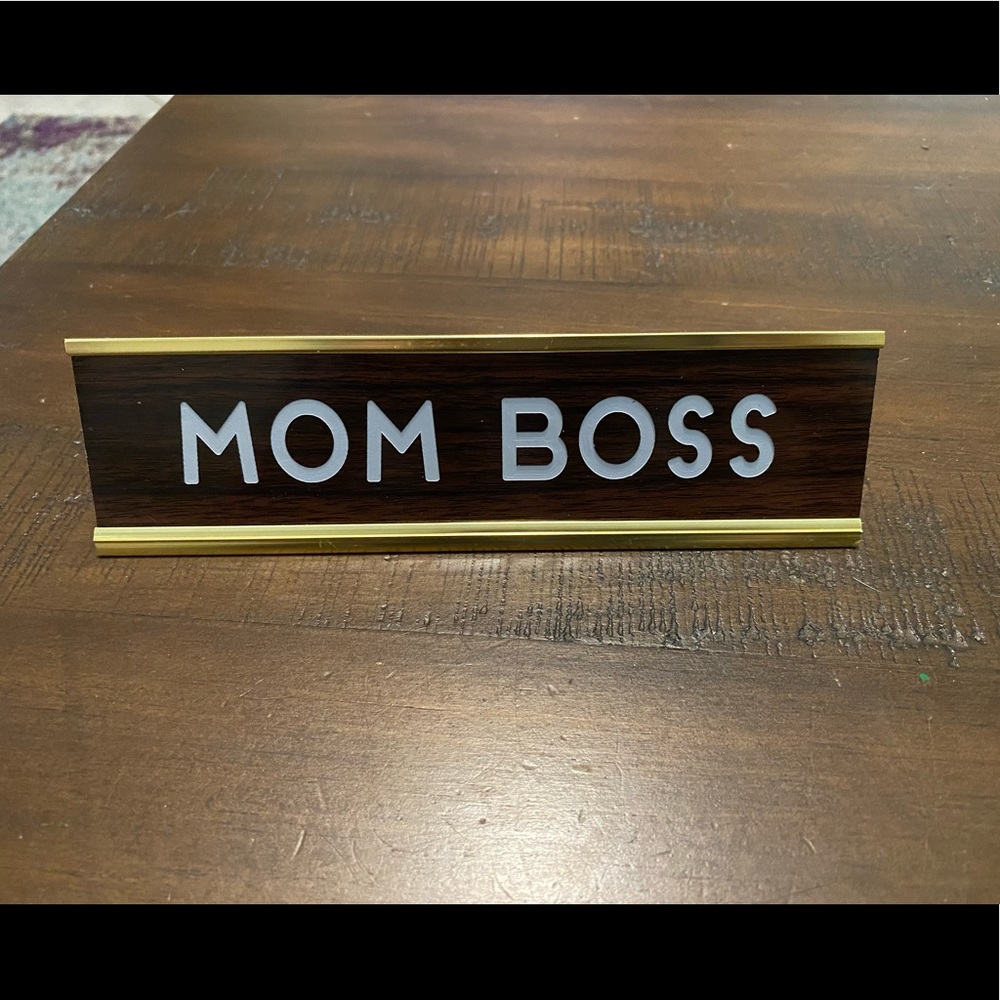 Mom Boss Retro Desk Sign